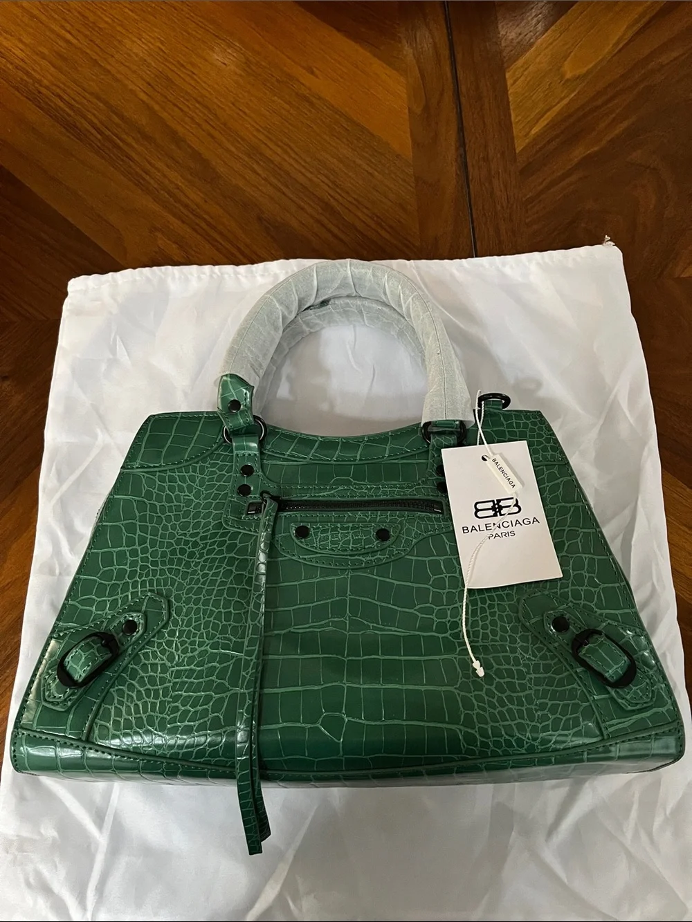 Green Croc-Embossed City Bag with Matching Crossbody Strap!